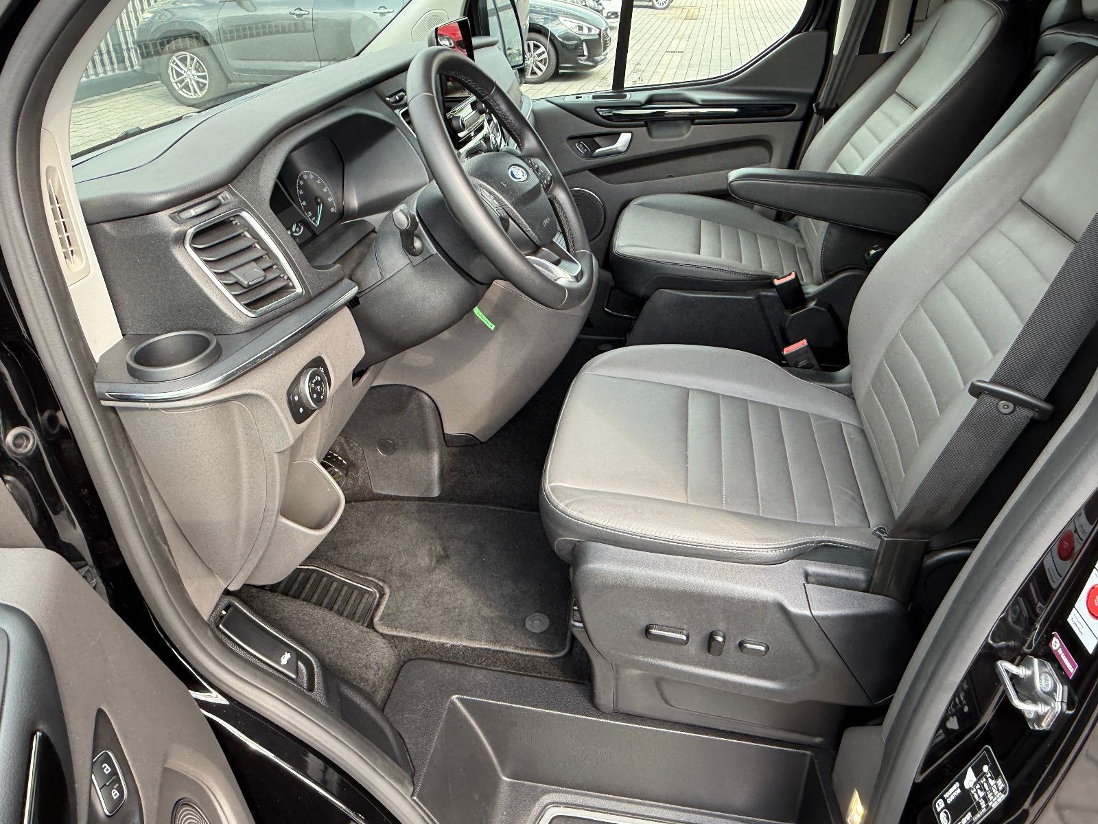 Fahrzeugabbildung Ford Transit/Tourneo Custom Kombi 320 L2 Tourneo Tita