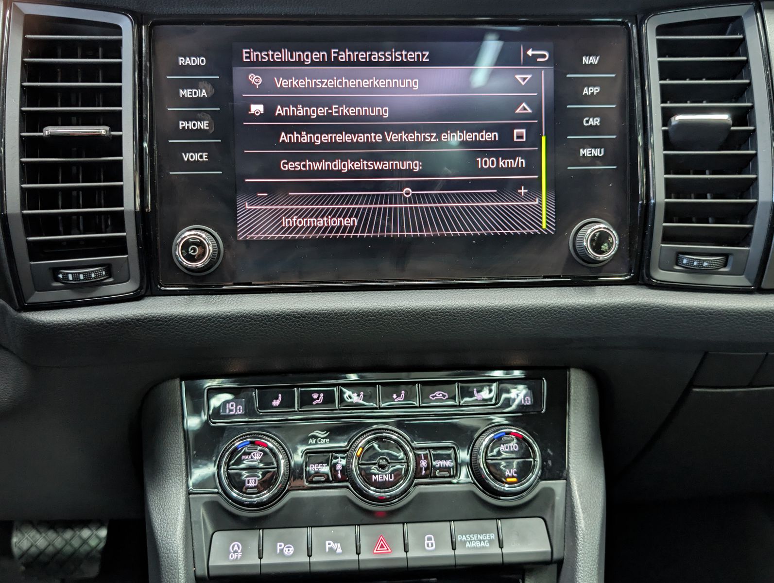 Fahrzeugabbildung SKODA Kodiaq Clever 4x4 PANO*AHK*CANTON*4xSHZ*7-Sitzer