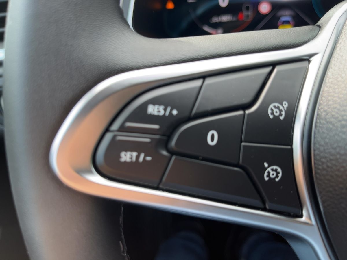 Fahrzeugabbildung Renault Captur TECHNO Plug-in 160 SHZ GJR 9,3"Toch