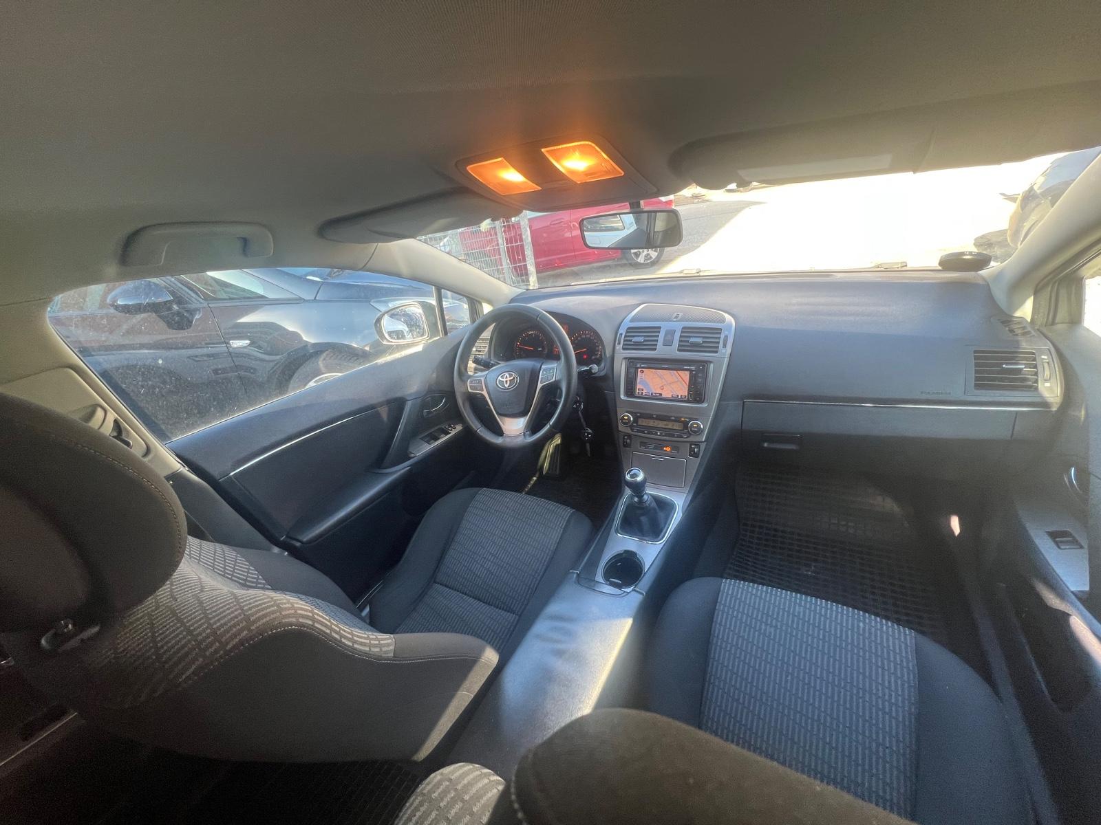 Toyota Avensis 2011 — photo 9