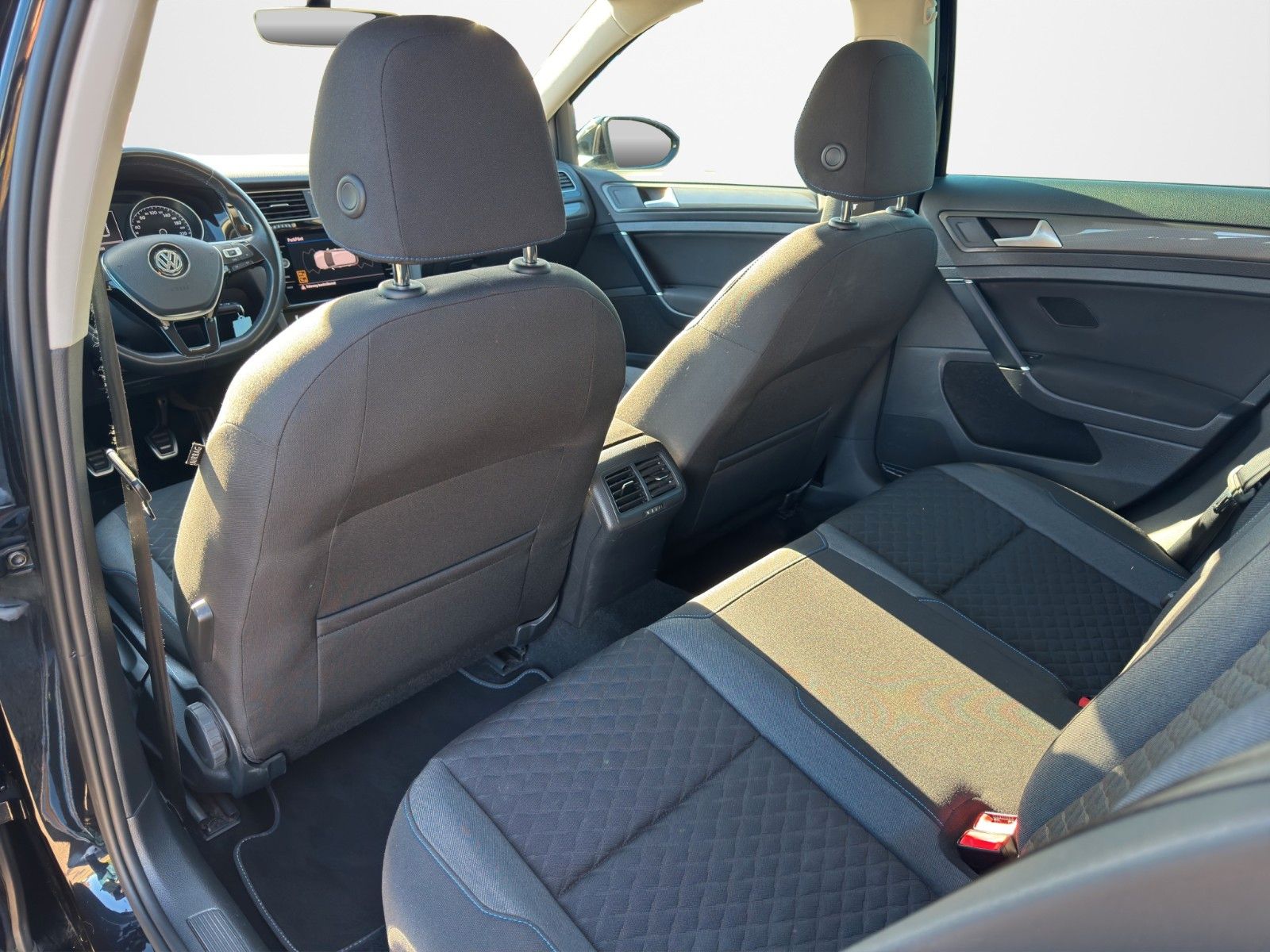 Fahrzeugabbildung Volkswagen GOLF 1.4 TSI JOIN NAVI TEL LED AHK