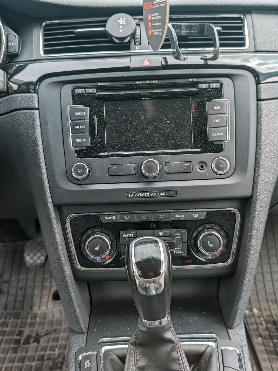 Skoda Superb 2012 — photo 10