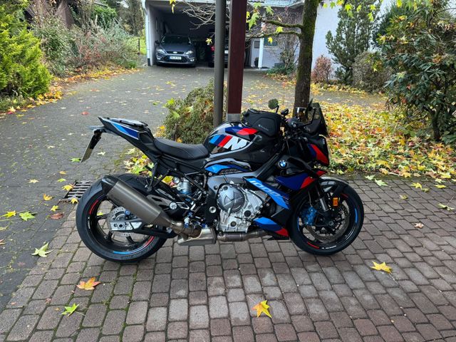 BMW M1000R