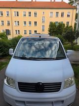 Volkswagen T5 Kombi - Volkswagen T5 Kombi mit Diesel-Antrieb: Navigationssystem, Kleinbus