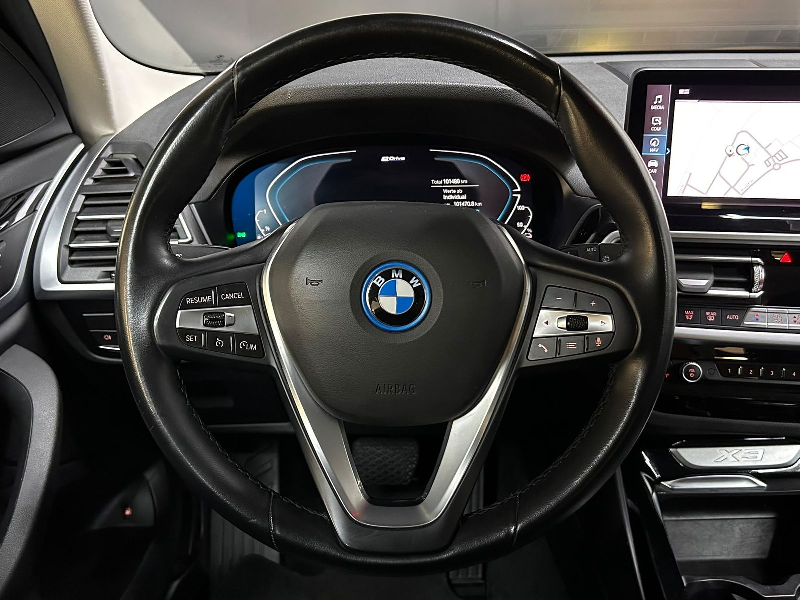 Fahrzeugabbildung BMW X3 30e xDr LED+NAVI+SHZ+KAMERA+HIFI+TEMP+AHK+MF+