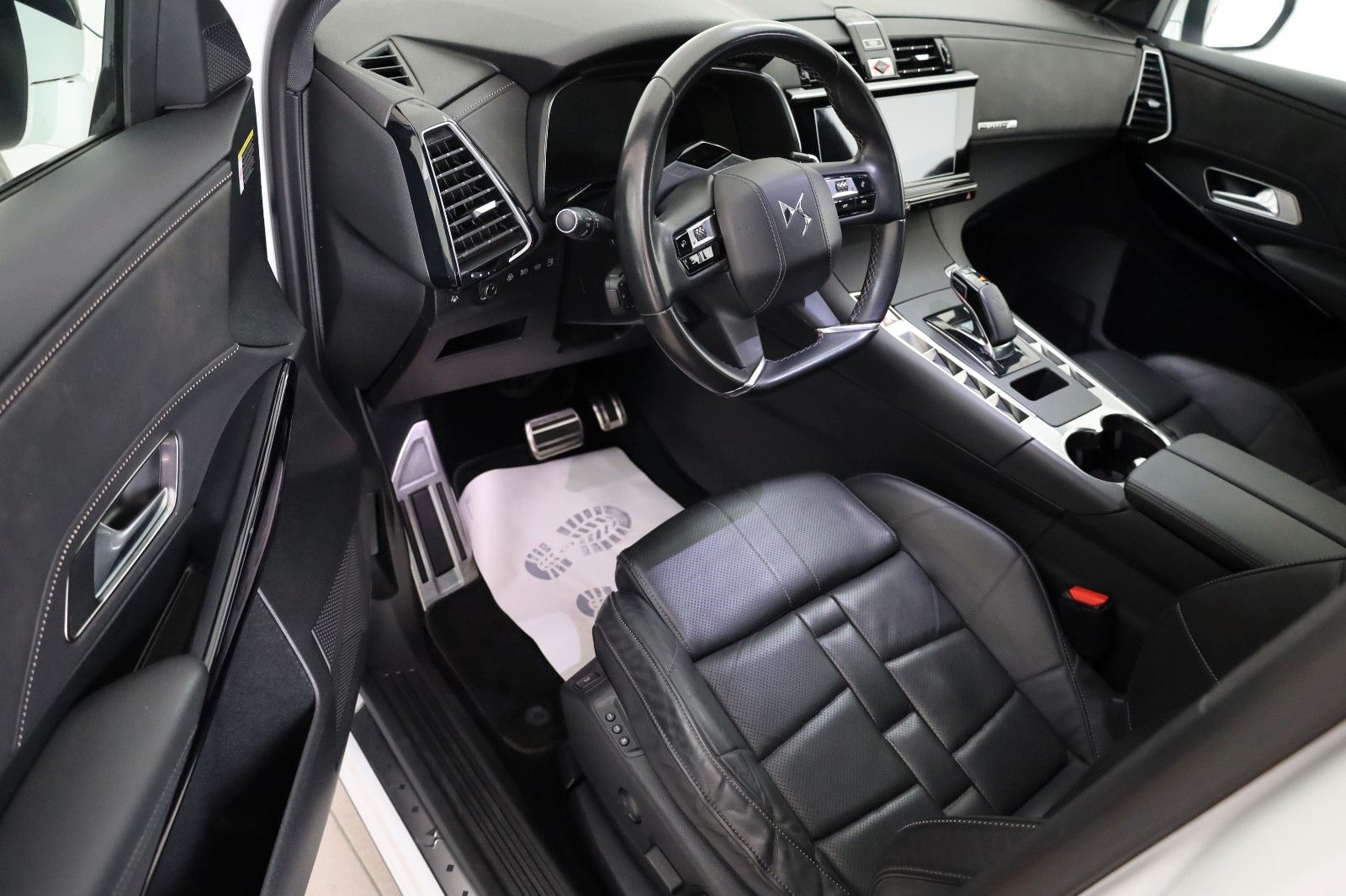 Fahrzeugabbildung DS Automobiles DS7 Crossback E-Tense 4x4 300 Opera Night Vision