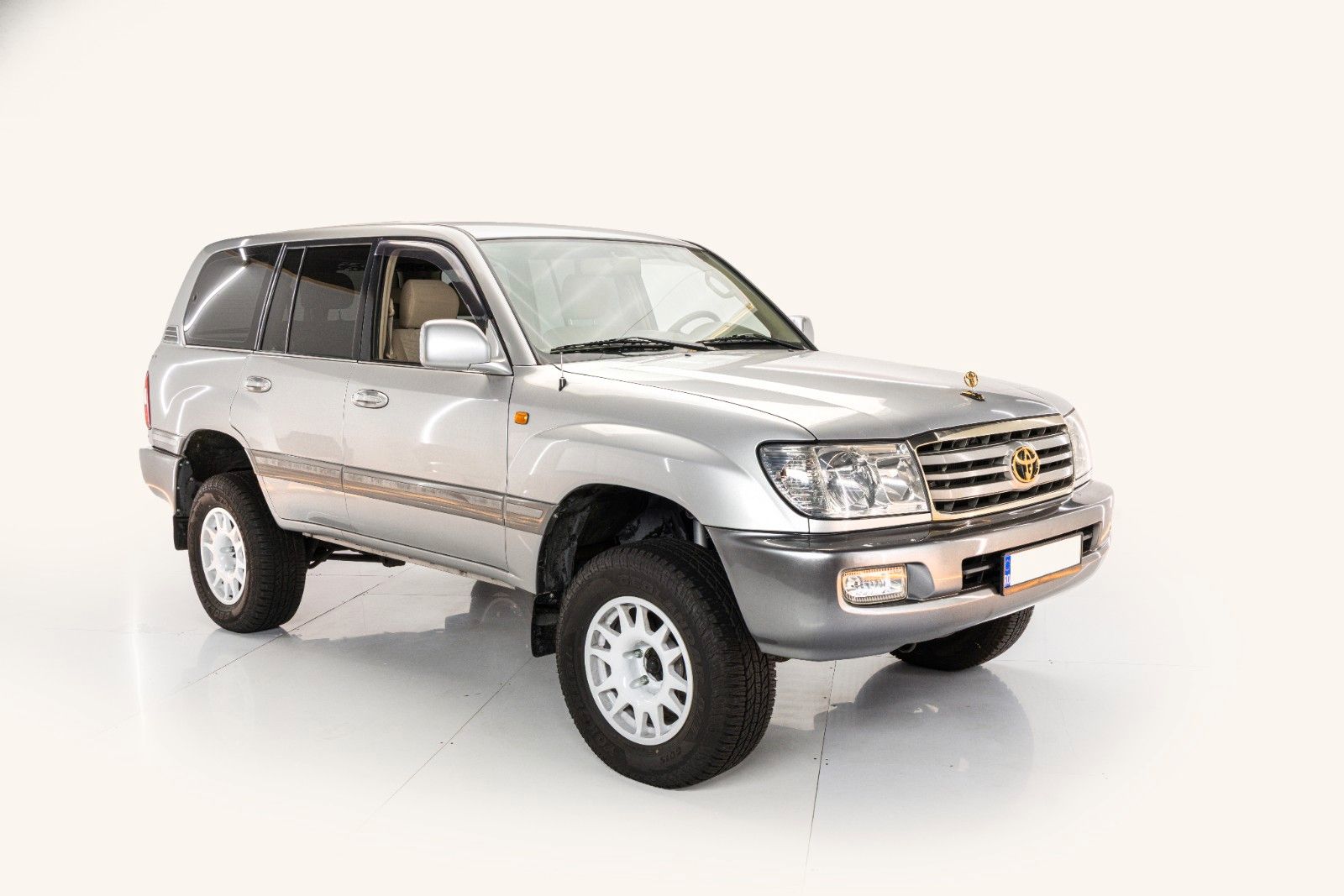 Toyota Land Cruiser 105 in Perfect Condition