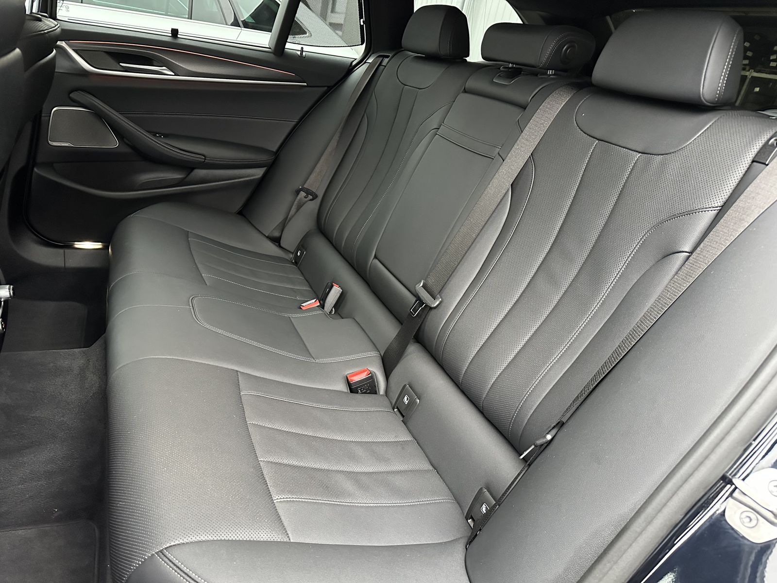 Fahrzeugabbildung BMW 520d Touring xDrive M-Sport NAV+LED+HEAD-UP+KAM