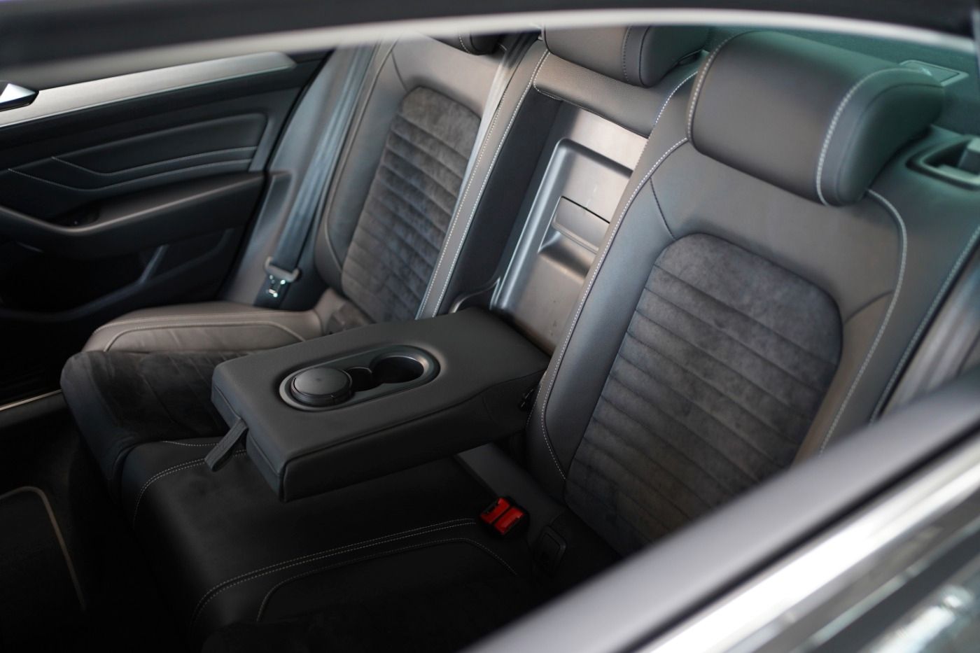 Fahrzeugabbildung Volkswagen Passat 2.0 TSI DSG Elegance ACC+AUT+Alcant.+LED