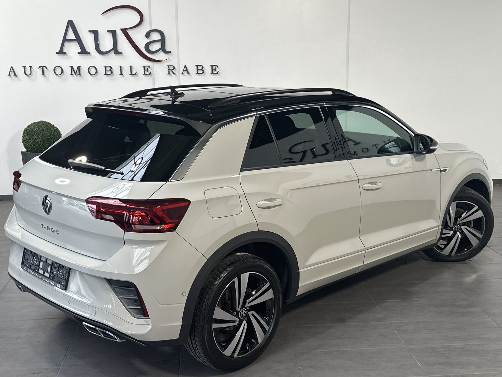Fahrzeugabbildung Volkswagen T-Roc 2.0 TDI DSG R-Line NAV+MATRIX+PANO+ACC+SHZ