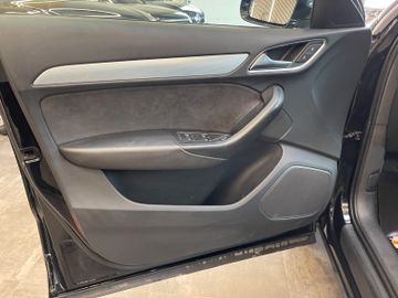 Audi Q3 2.0 TDI quattro *BI-XENON*APS*NAVI*AHK*LED*