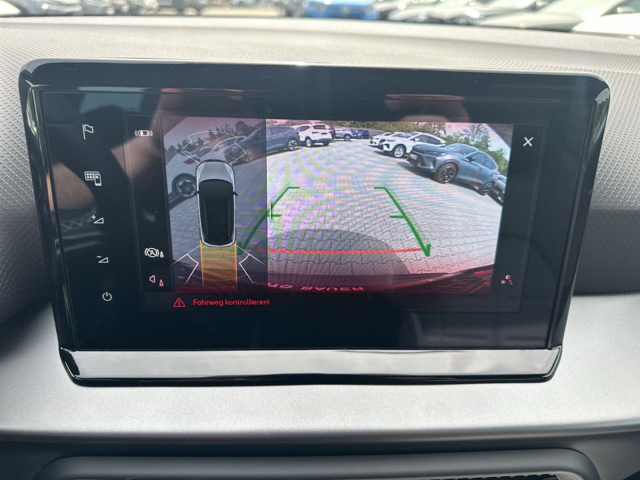 Fahrzeugabbildung SEAT Arona FR Black Edition 1.5 TSI 110 PS DSG - mit KI generiert/bearbeitet
