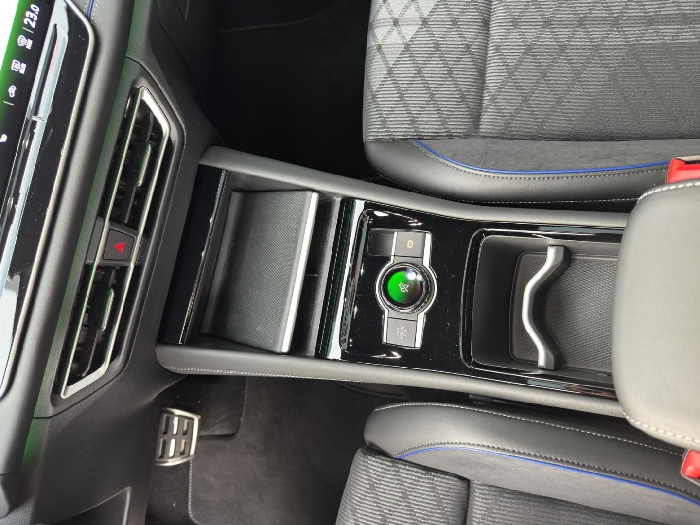 Fahrzeugabbildung Volkswagen Tiguan R-Line R-Line,AHK,Pano-Dach,Soundsystem,M