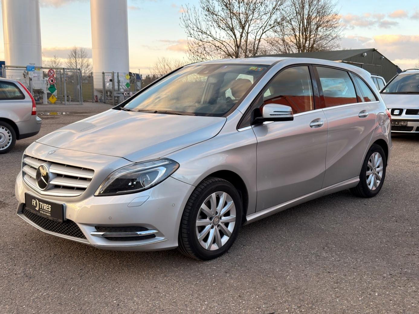 Mercedes-Benz B 180 *Automatik* AHK / Klima / SHZ / Service /