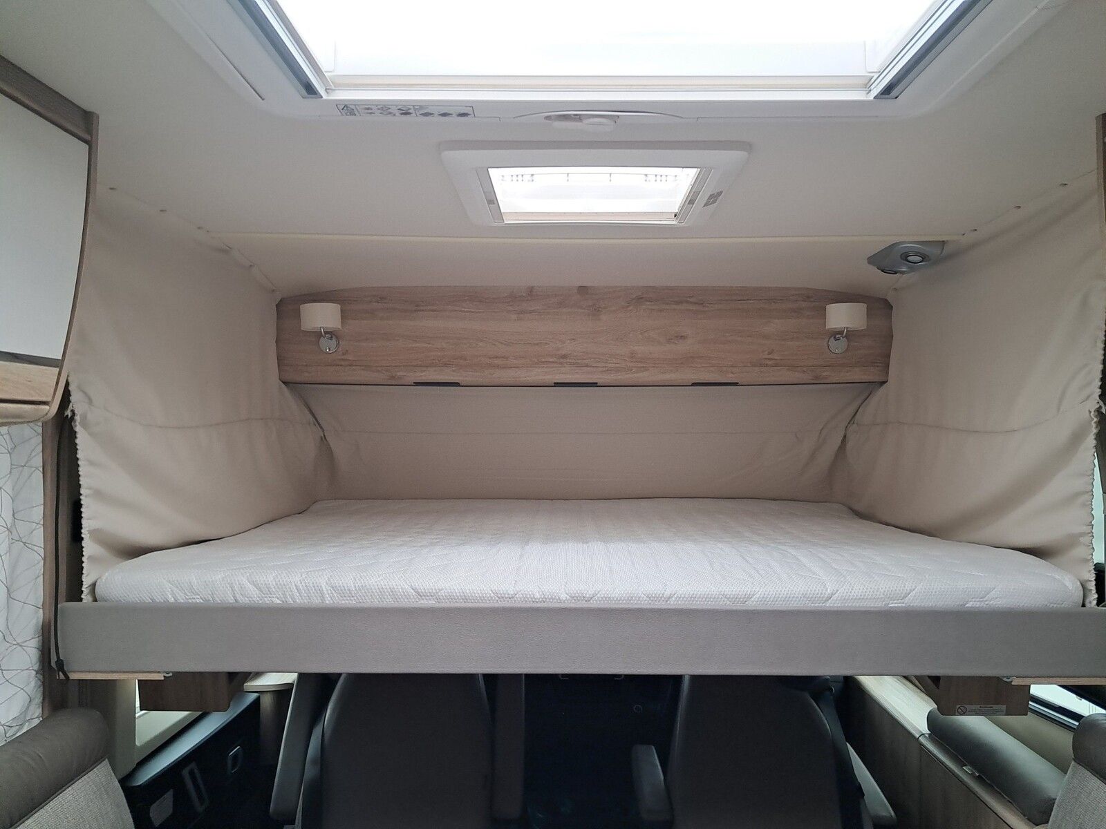 Fahrzeugabbildung Eura Mobil Integra Line 720 EF Solar/Mark./SAT+TV/Klima