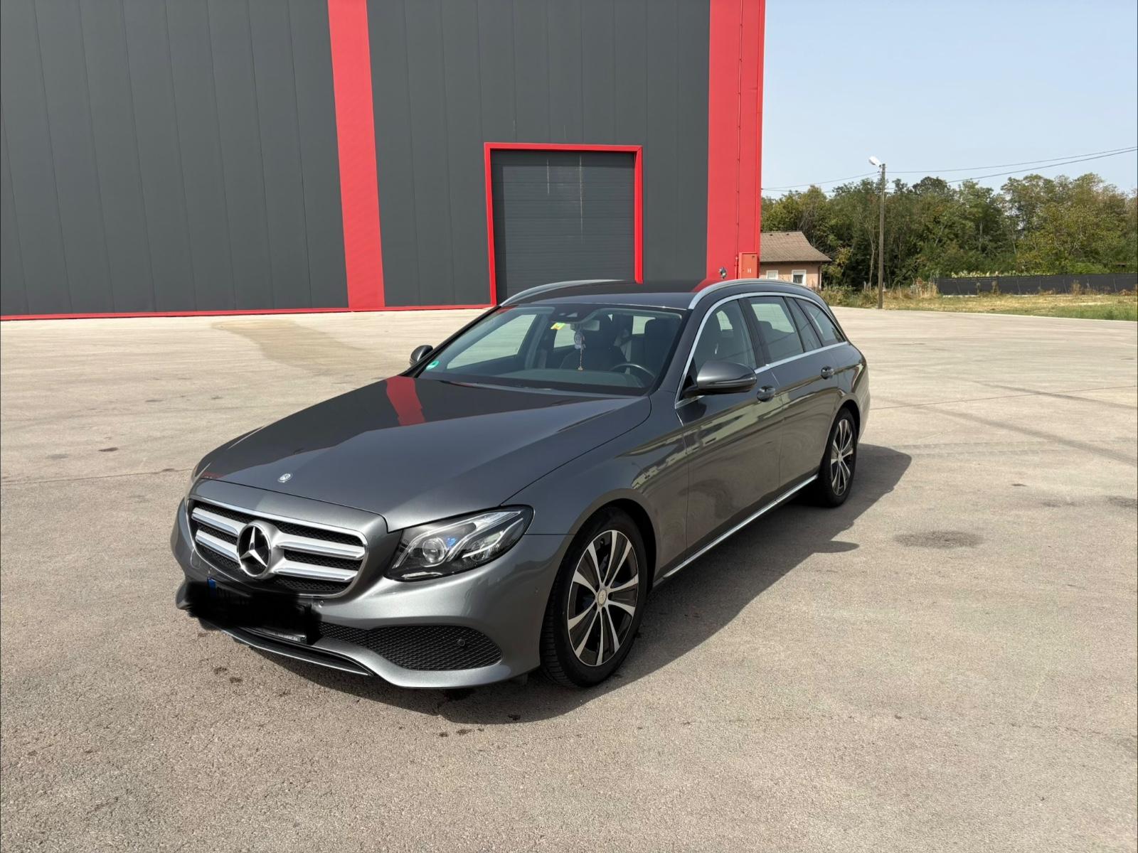 Mercedes-Benz E 220 d T Autom