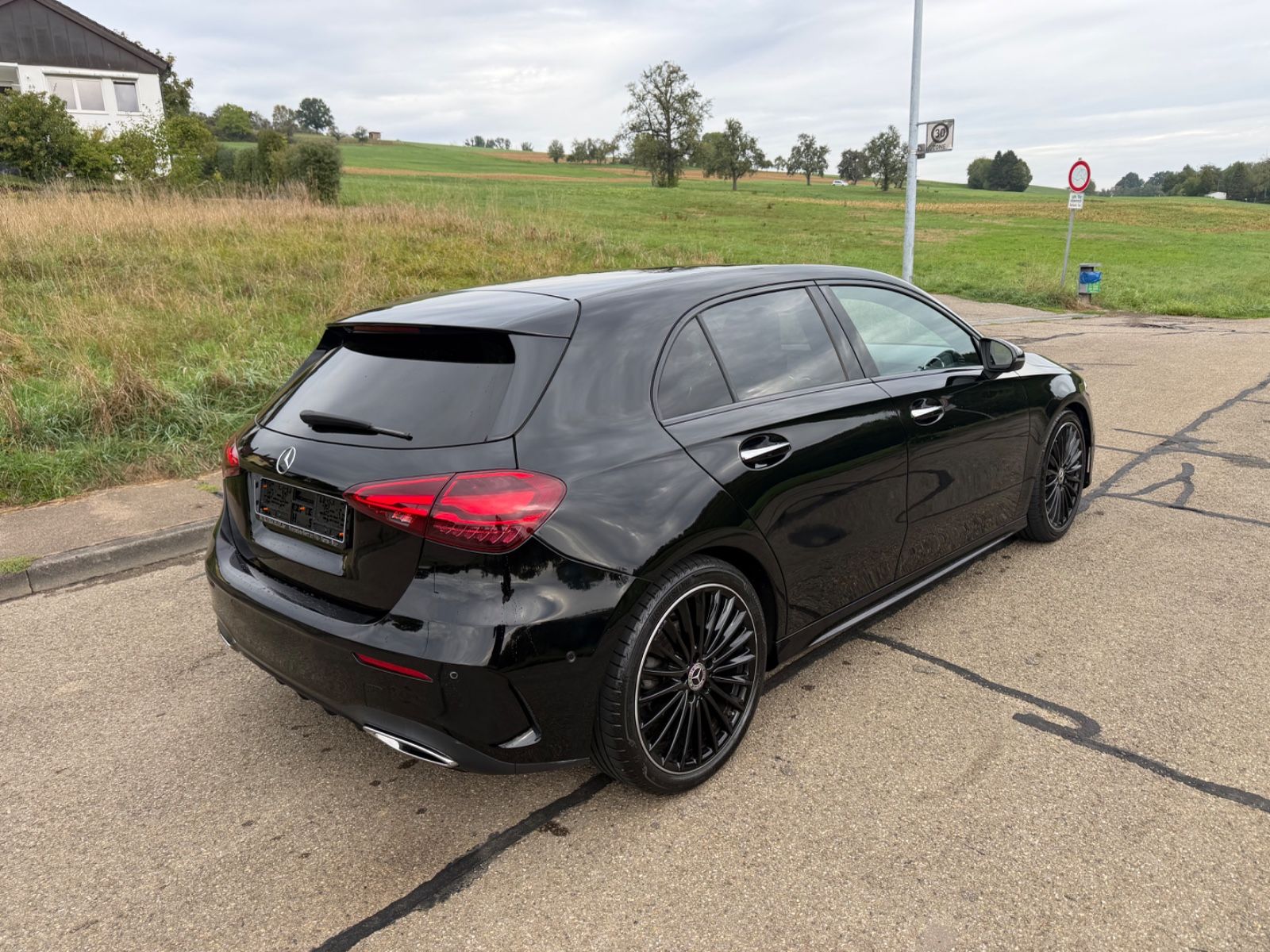 Mercedes-Benz A 180 AMG LINE LED KAMERA 19 ZOLL AMBIENTE NIGHT foto 5