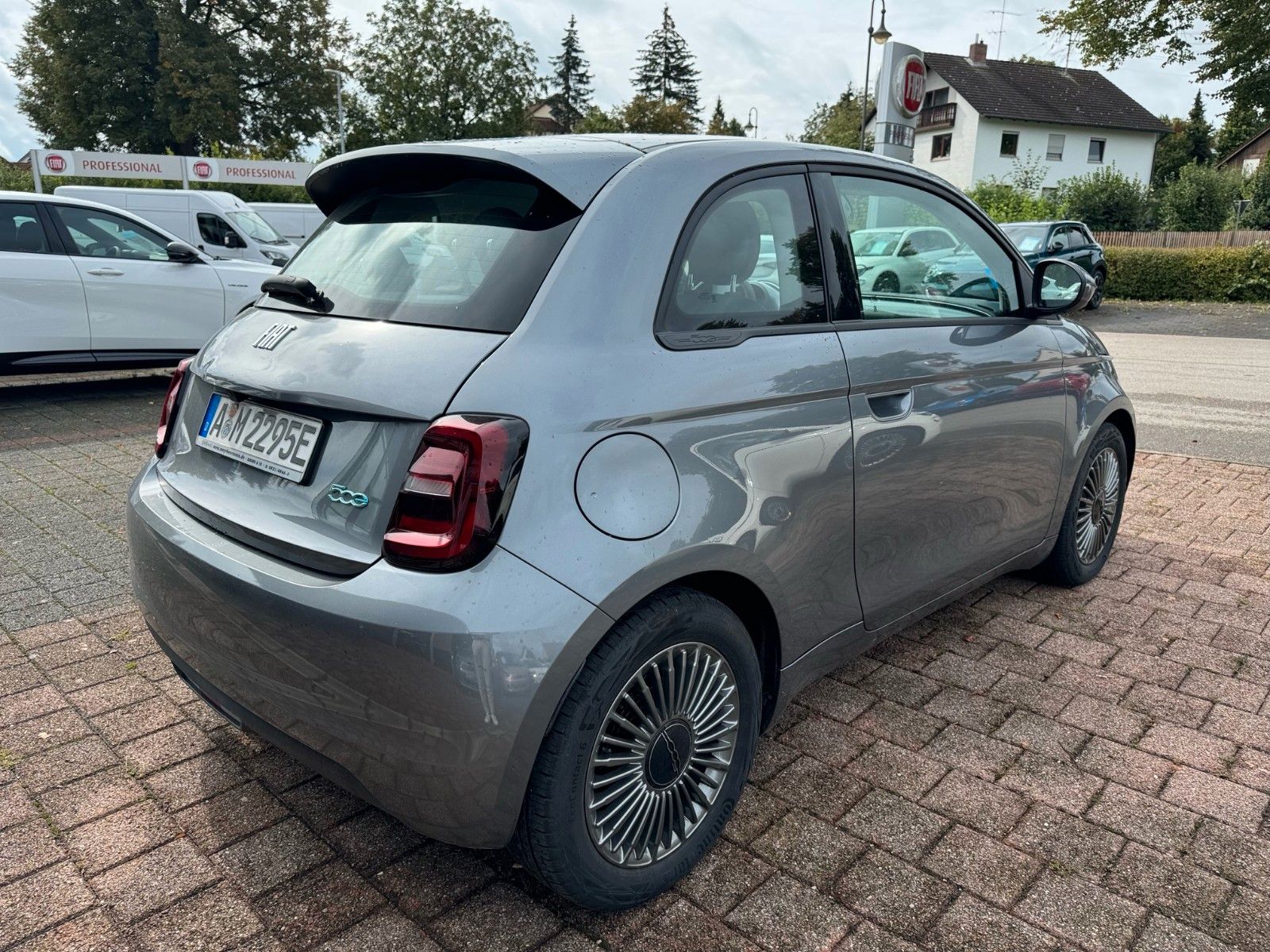 Fahrzeugabbildung Fiat Neuer 500 - ICON 42 kWh Kamera Sitzheizung