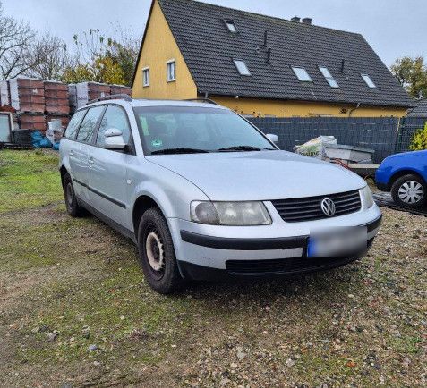 Volkswagen VW Passat // BJ 2000 // 390.000km // KAT /...