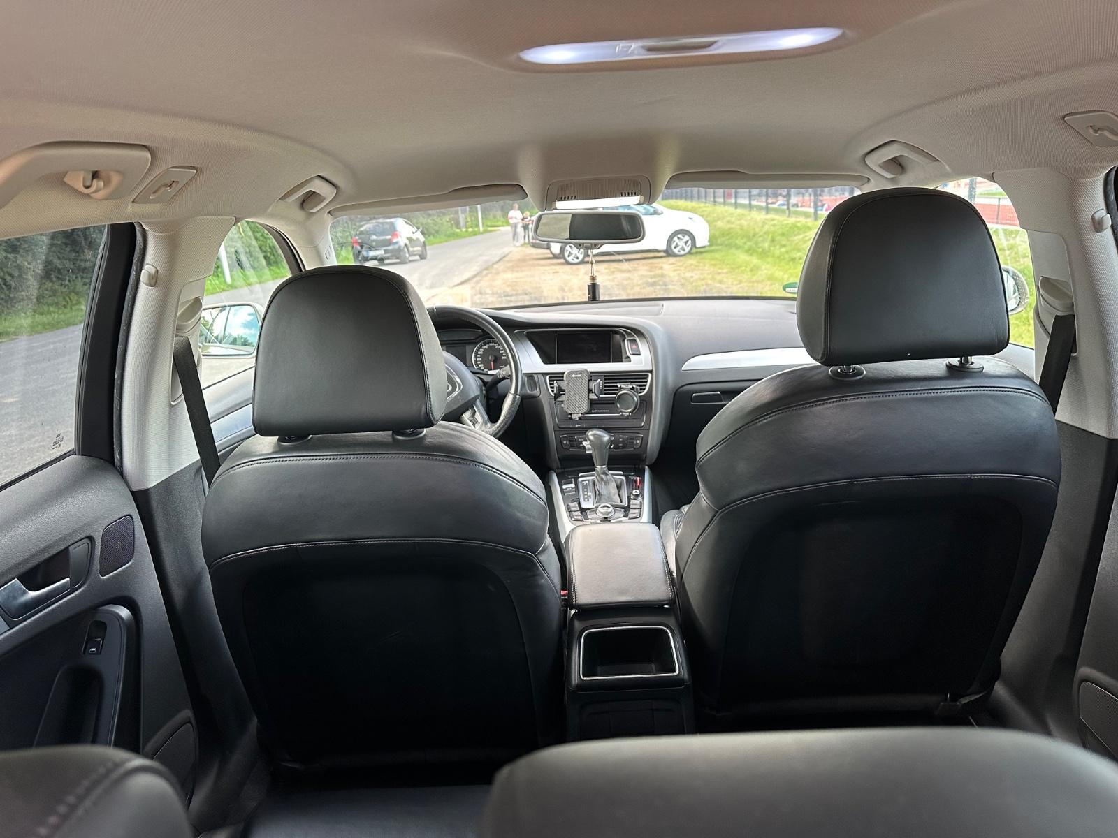 Audi A4 2010 — photo 13