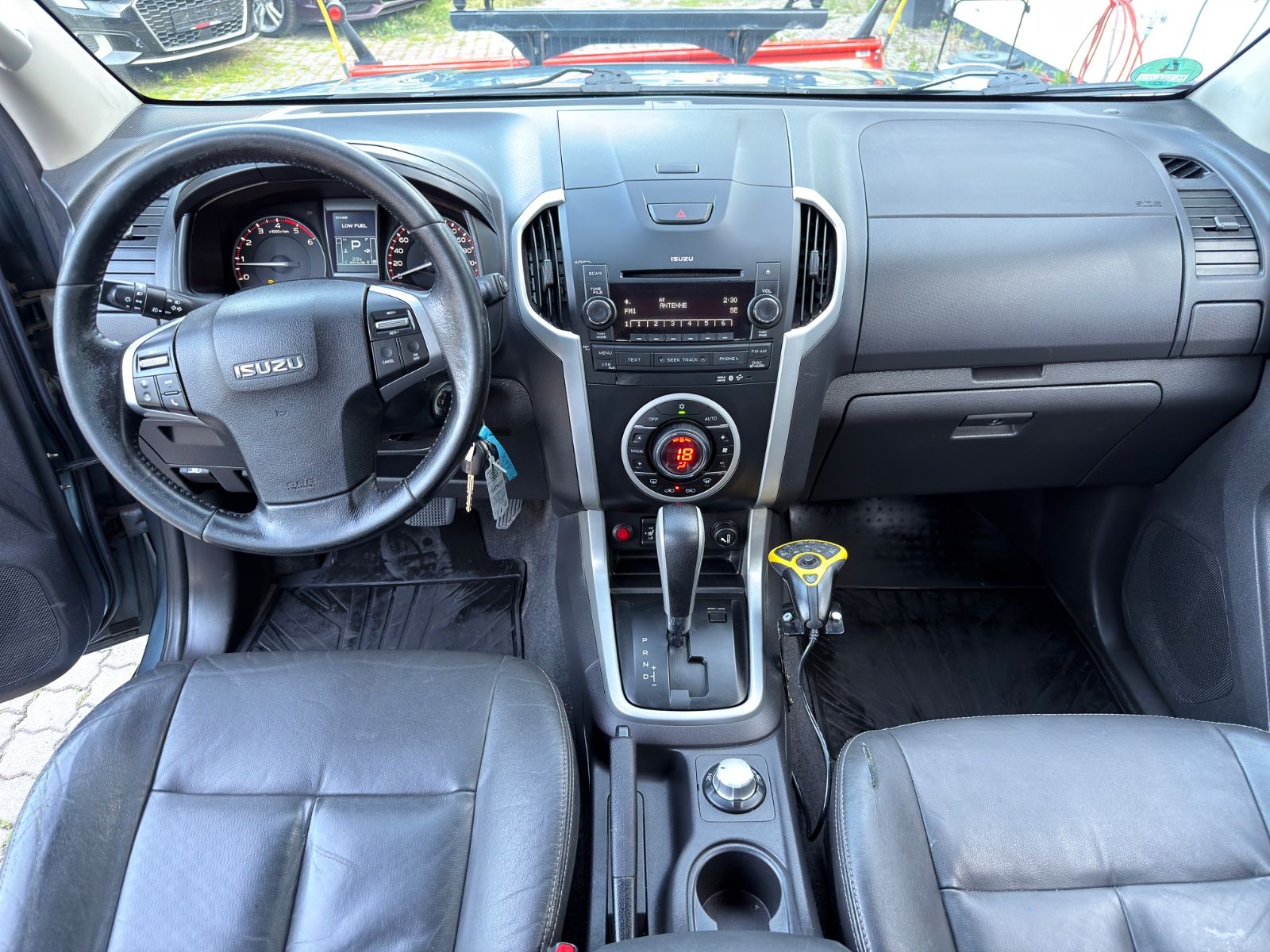 Fahrzeugabbildung Isuzu D-Max Double Cab 4WD Premium|SCHNEEPFLUG|AUTOMAT