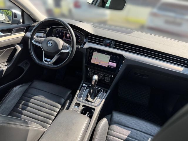 Passat Elegance 4Motion 2.0 TDI AHK Head-Up Lede