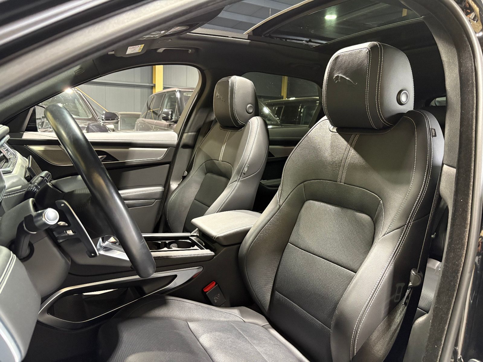 Fahrzeugabbildung Jaguar F-PACE R-Dynamic SE AWD/D300/PANO/APPLE/MEMORY/