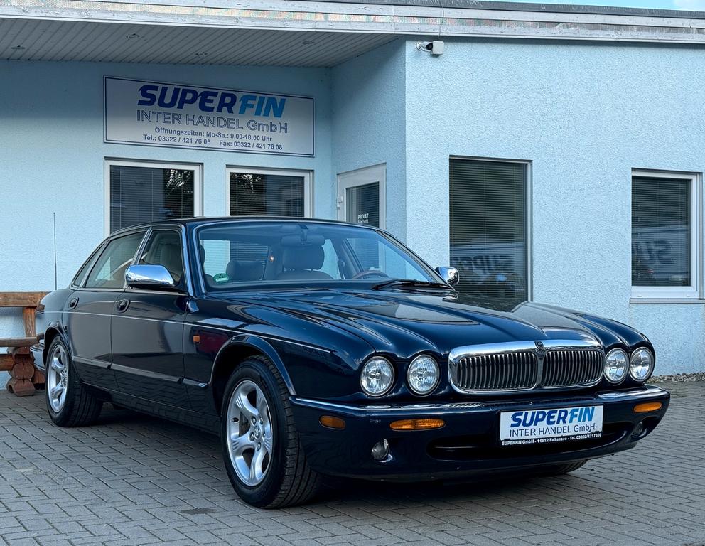 Jaguar XJ8