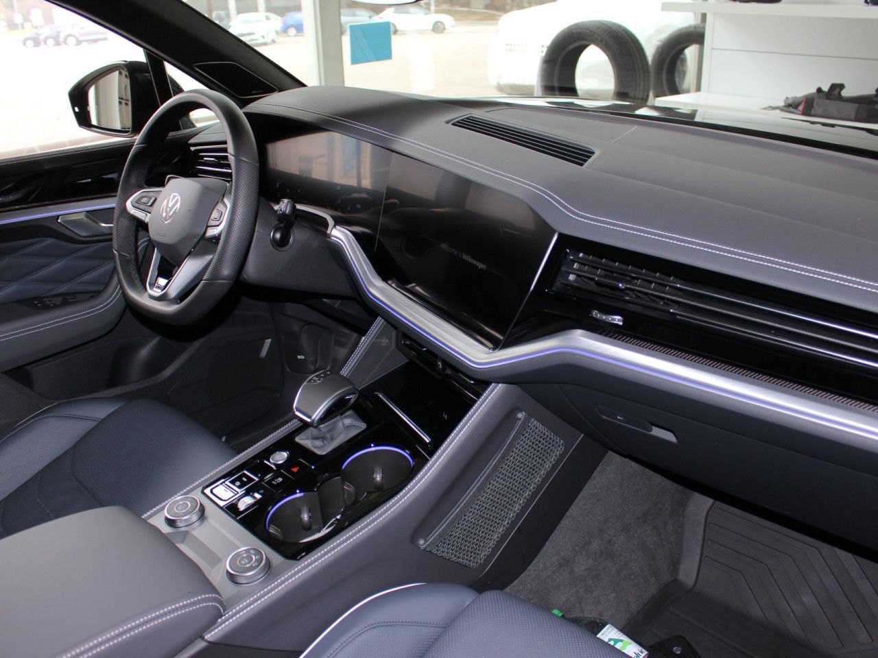 Fahrzeugabbildung Volkswagen Touareg 3,0 TDI SCR 4M R-LINE/AHK/Pano/St.Hz.
