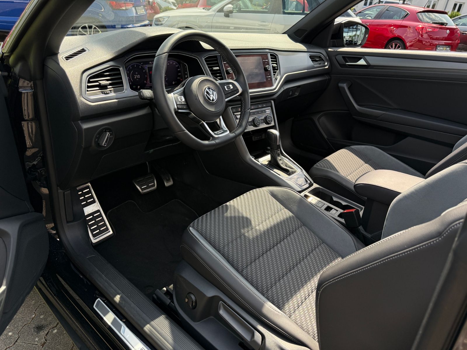 Fahrzeugabbildung Volkswagen T-Roc Cabriolet R-Line AHK LED NAVI ALU