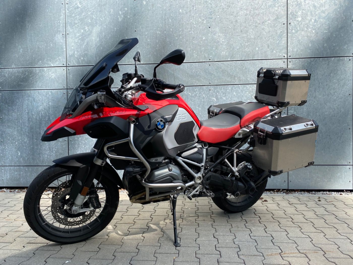 Fahrzeugabbildung BMW R 1200 GS Adventure 3 Pakete Connectivity Seiten