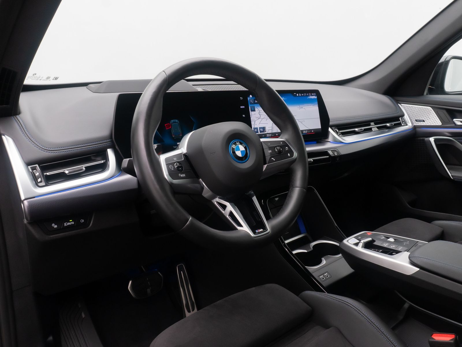 Fahrzeugabbildung BMW iX1 xD30 M Sport Alarm 360&deg; HUD DAB H/K Panorama