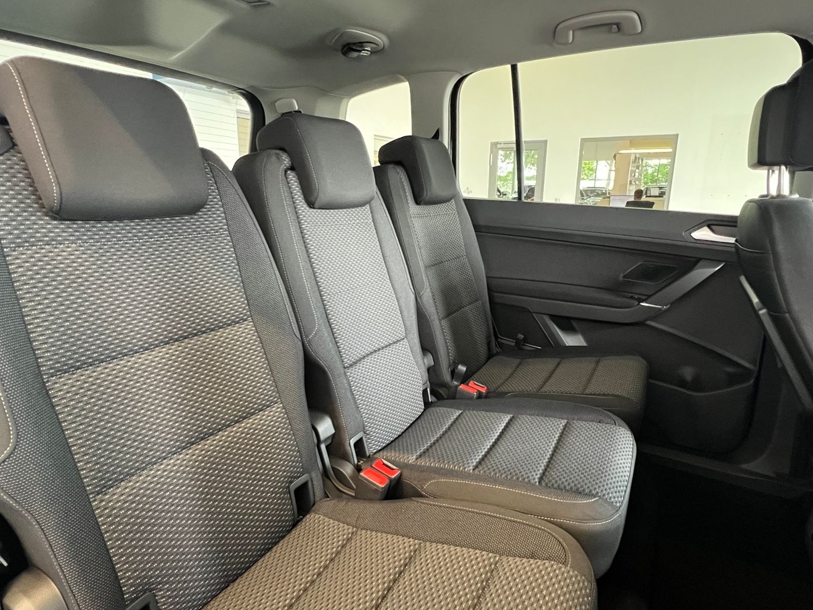 Fahrzeugabbildung Volkswagen Touran Comfortline 1.5 TSI DSG *AHK, LED, 7Sitze