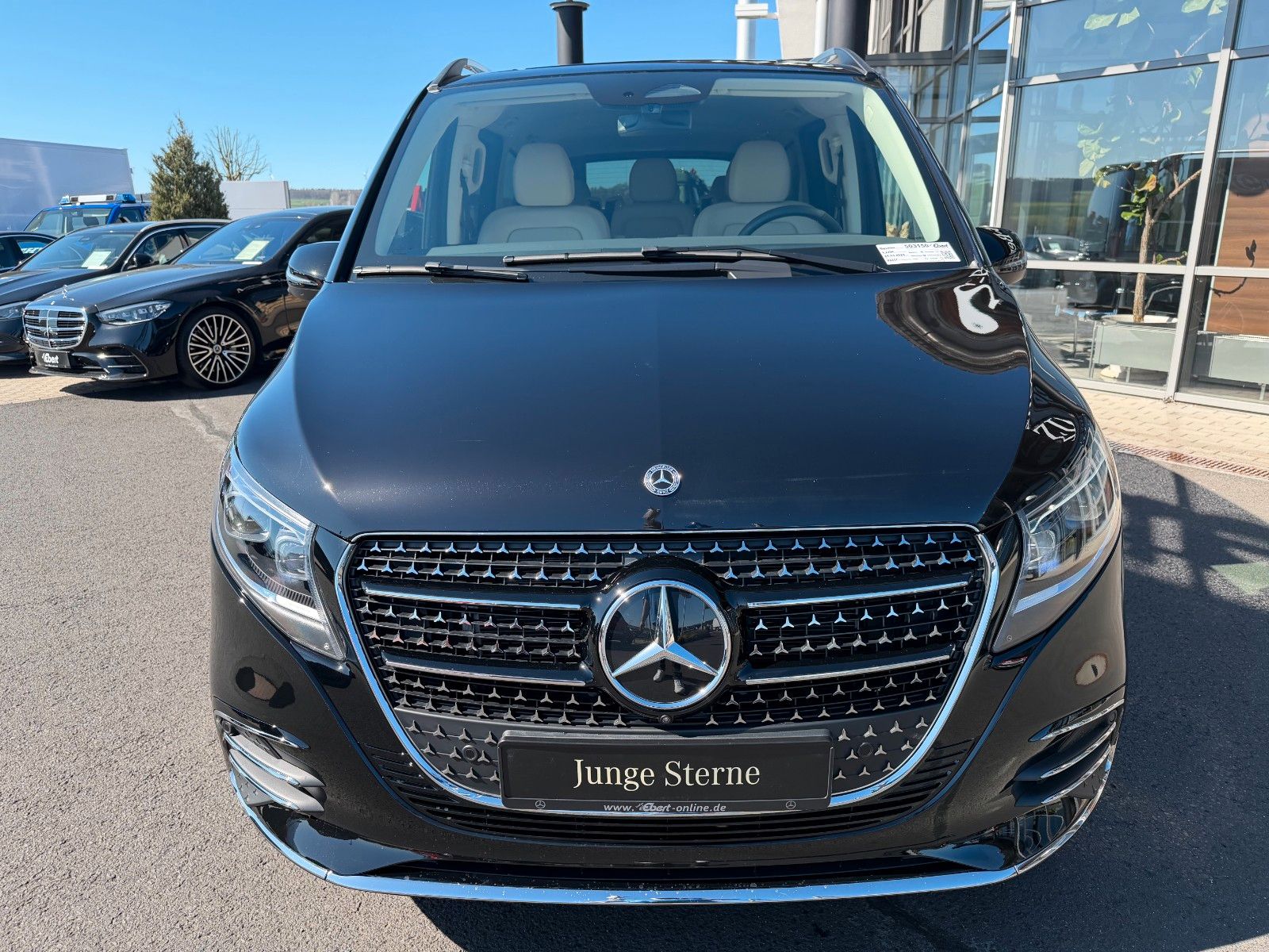 Fahrzeugabbildung Mercedes-Benz V 220 d AVA AMG AHK2,5to DISTRONIC 360Kamera