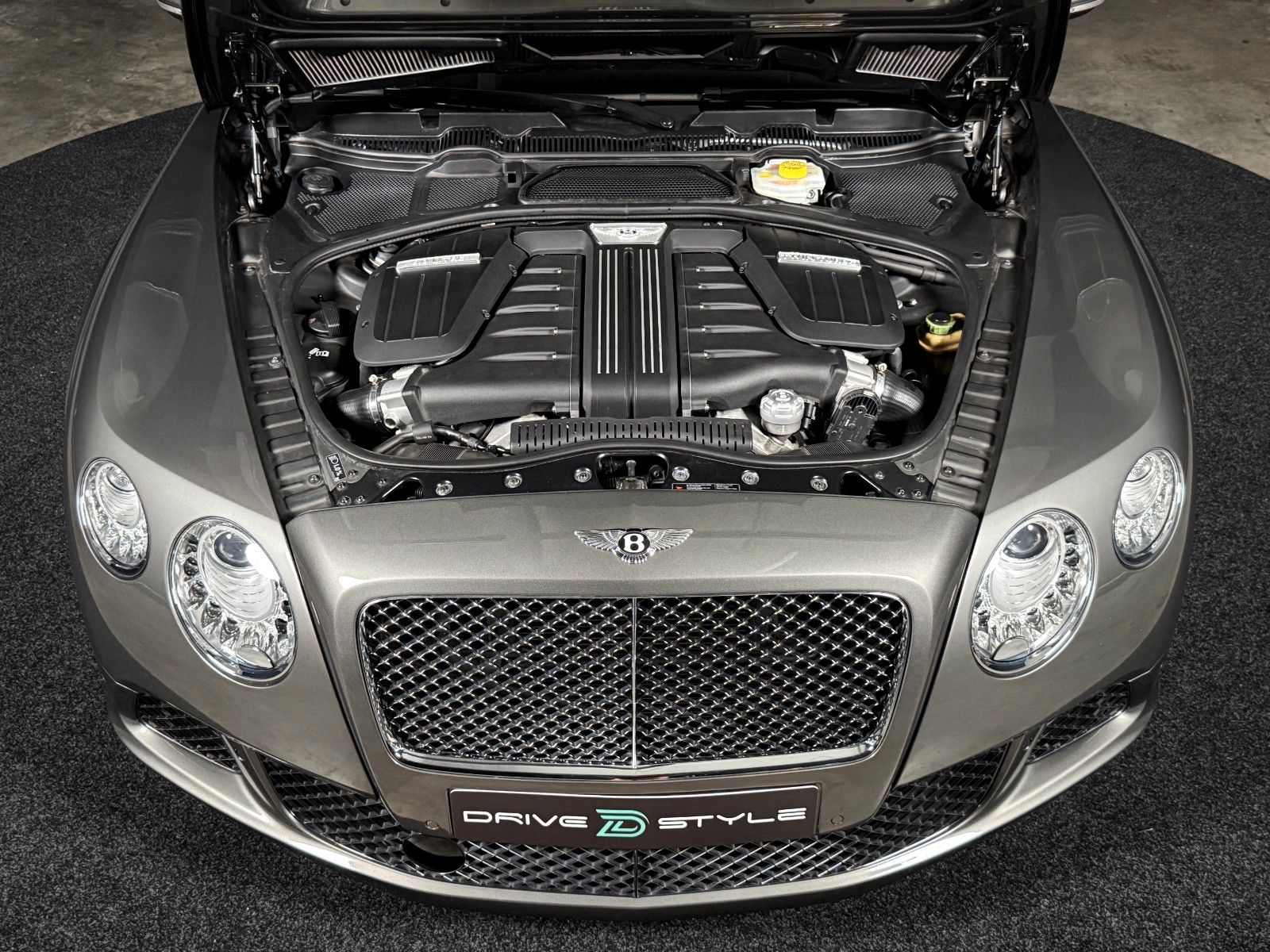 Fahrzeugabbildung Bentley Continental GT 6.0 W12 Speed 4WD Automatik