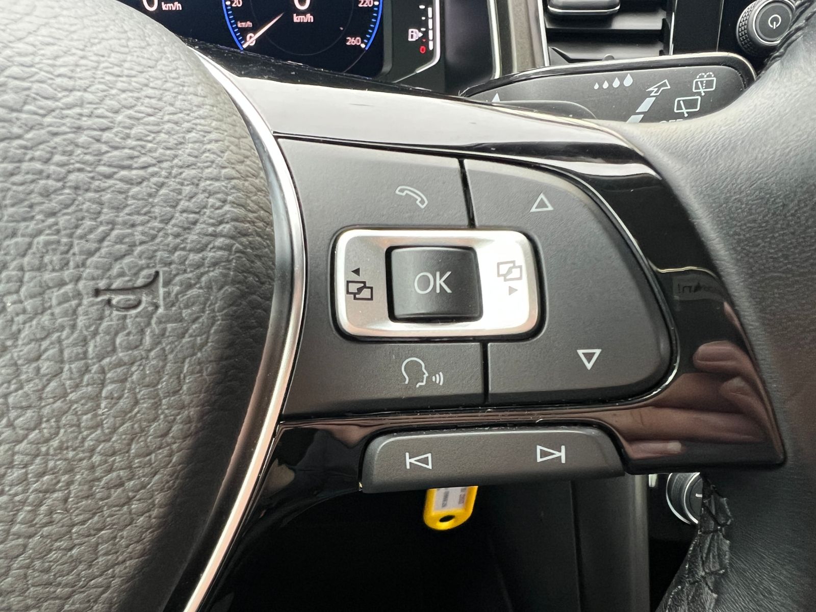 Fahrzeugabbildung Volkswagen T-Roc Style 1.5 TSI ACT DSG *AHK, ACC, Kamera*