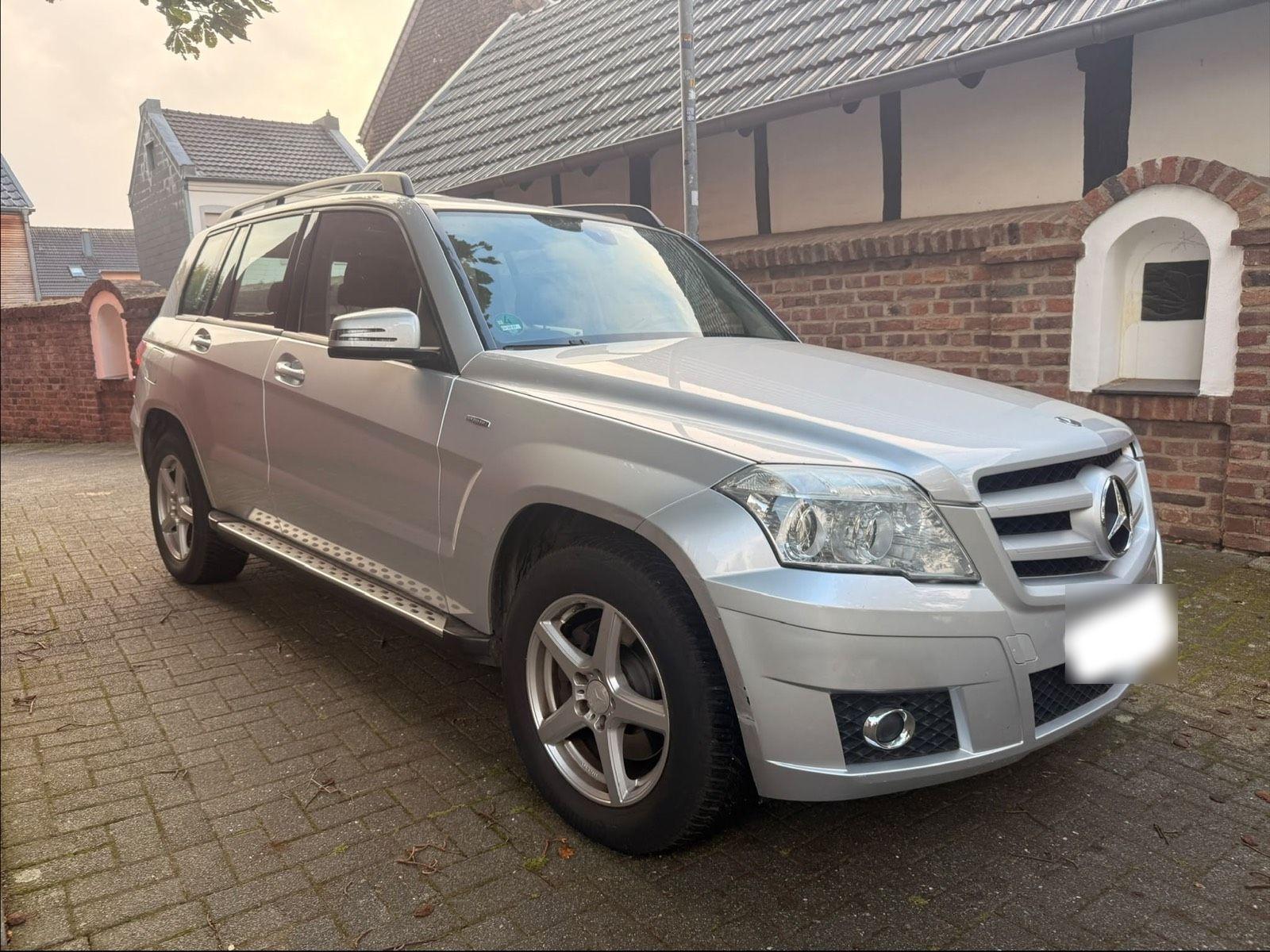 Mercedes-Benz GLK220 2010 — interior