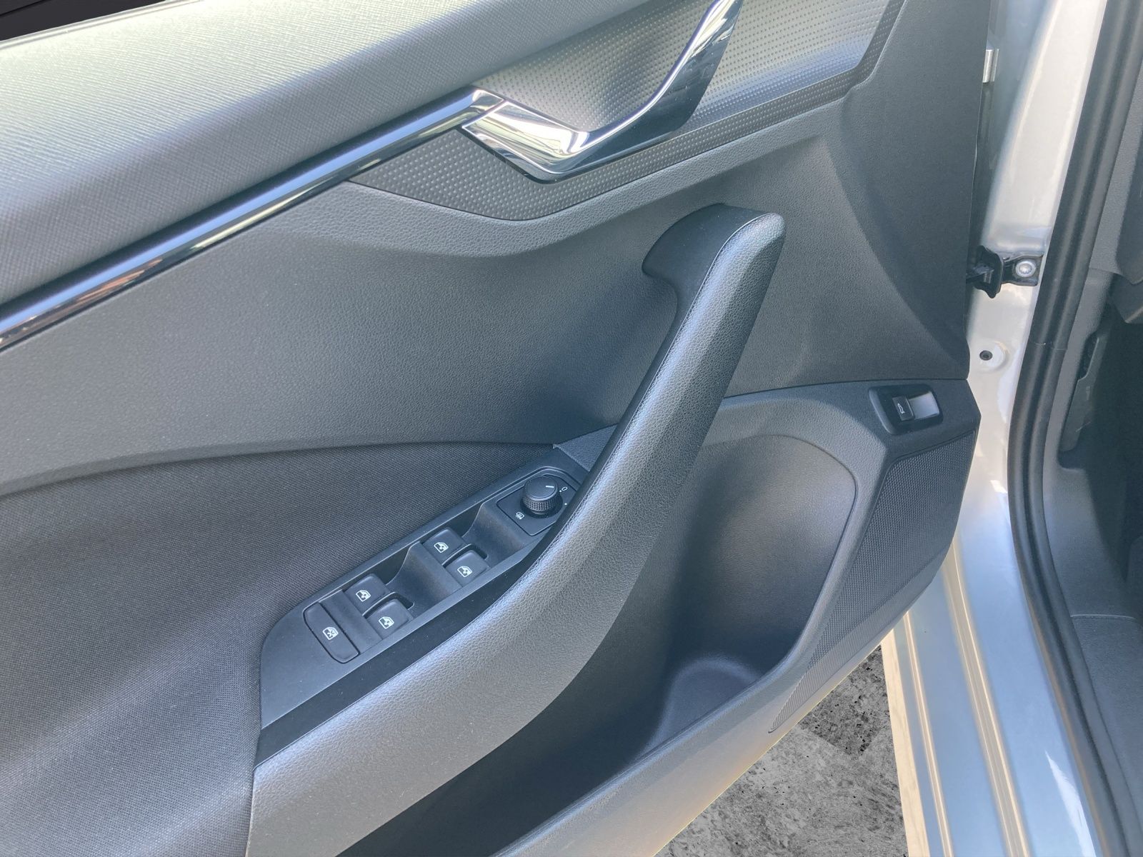 Fahrzeugabbildung SKODA Kamiq TSI Ambition LED Pano GRA PDC SH LM