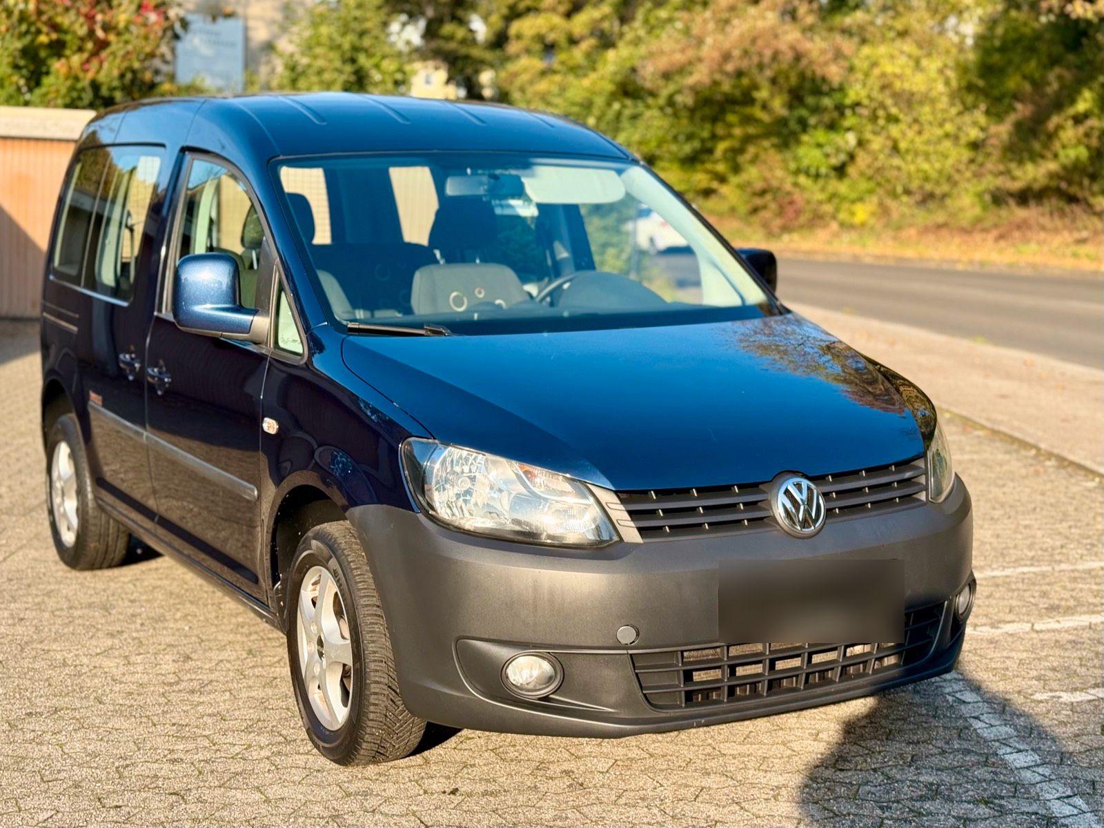 Volkswagen Caddy 2011 — салон