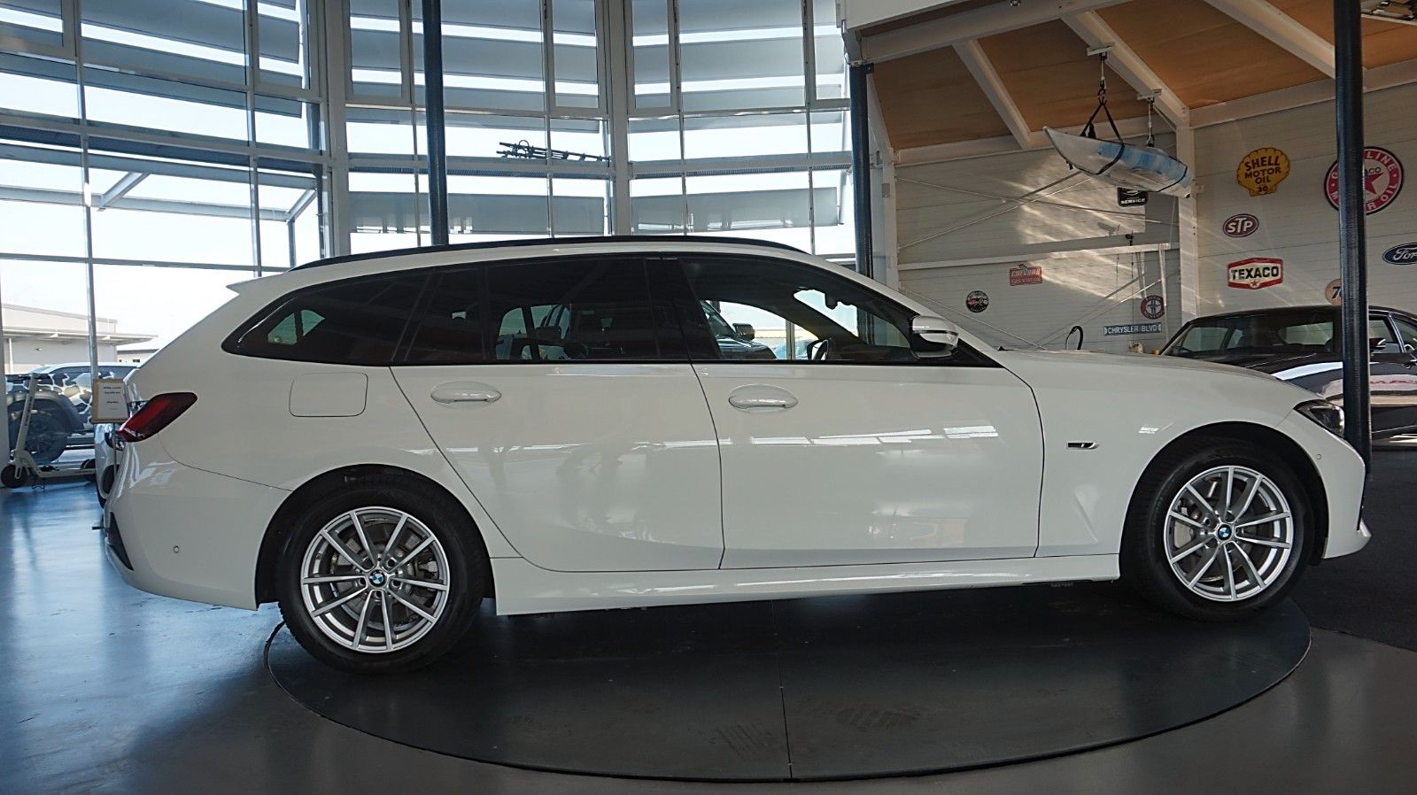 BMW 330e Touring Panno*Leder*Alu*H/D*Laser* foto 3