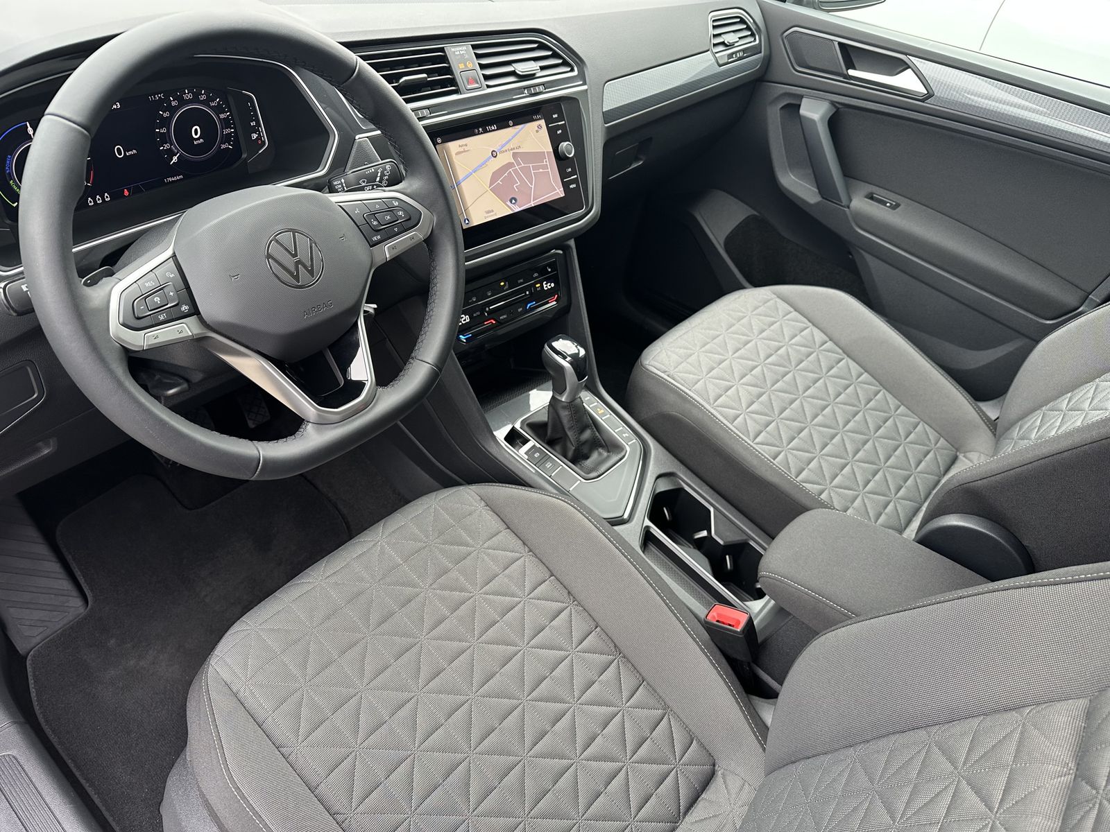 Fahrzeugabbildung Volkswagen Tiguan 1.4 TSI eHybrid Life NAV+LED+CARPLAY+ACC