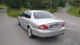Jaguar X-Type 2.5 Liter V6 - - silberne Jaguar X-Type