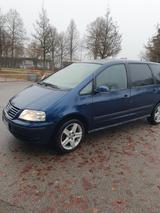 Volkswagen Sharan 1.8 t - Volkswagen Sharan mit Benzin-Antrieb: Kleinbus, Automatik, 1.8
