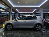 Volkswagen Golf VII Lim. e-Golf NAVI PDC SHZ - Volkswagen mit Elektro-Antrieb