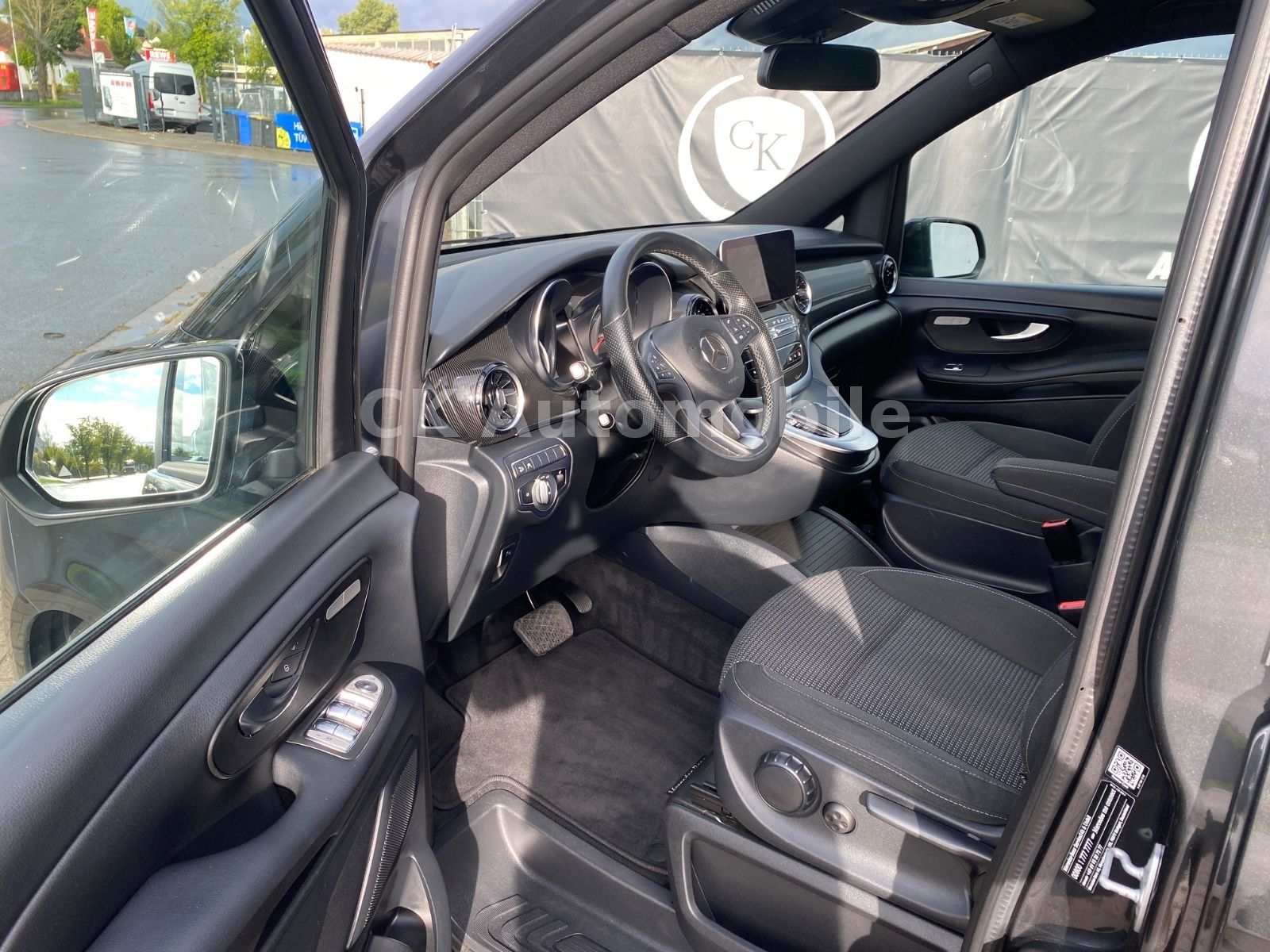 Fahrzeugabbildung Mercedes-Benz V 300 d EDITION 4MATIC lang/7Sitze/Navi/Kam./LED