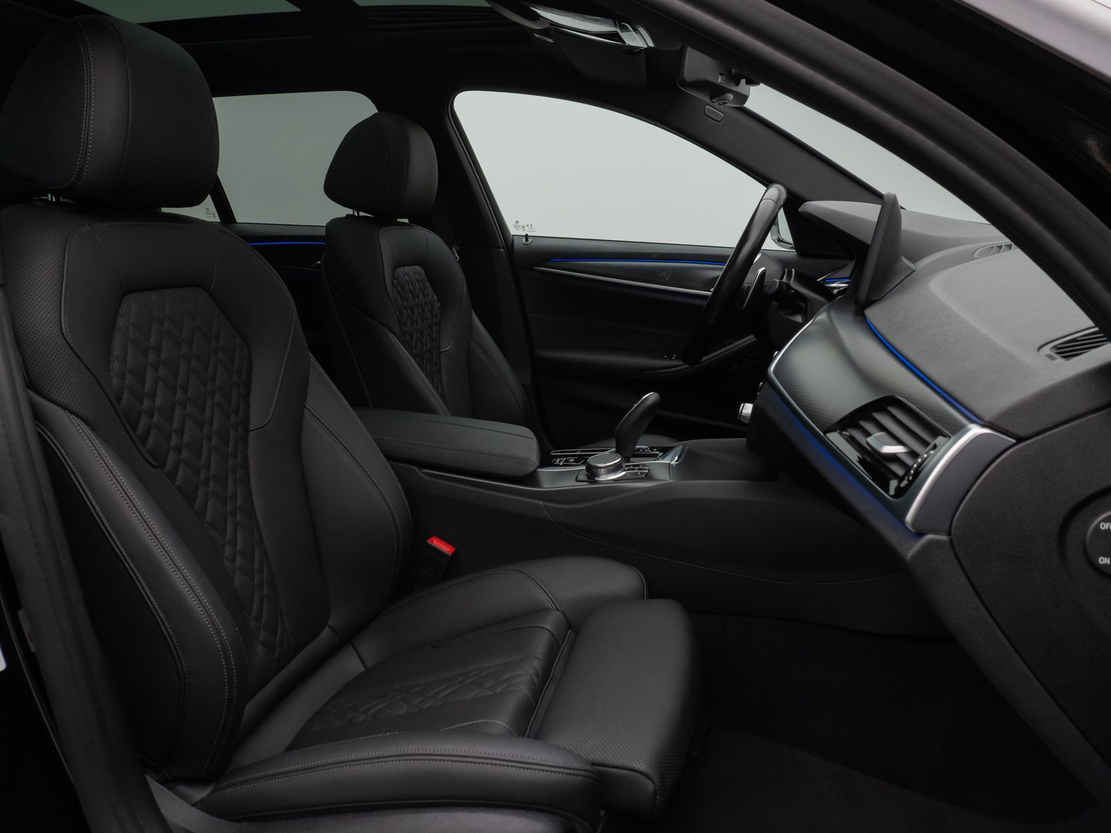Fahrzeugabbildung BMW 530d M Sport Panorama Kamera Laser HUD DAB HiFi