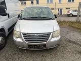 Chrysler Voyager Family 2.8 CRD Autom. - Chrysler Voyager mit Schiebetür