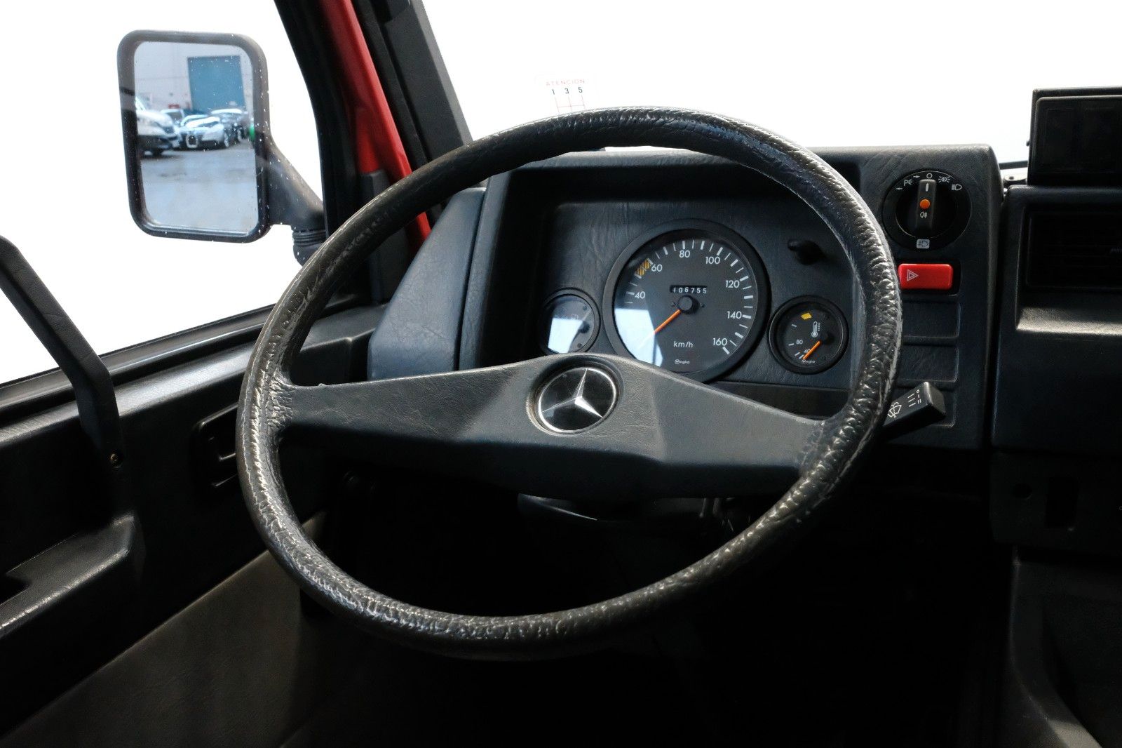 Fahrzeugabbildung Mercedes-Benz MB 100 D 8-Sitzer verglast STANDHEIZUNG