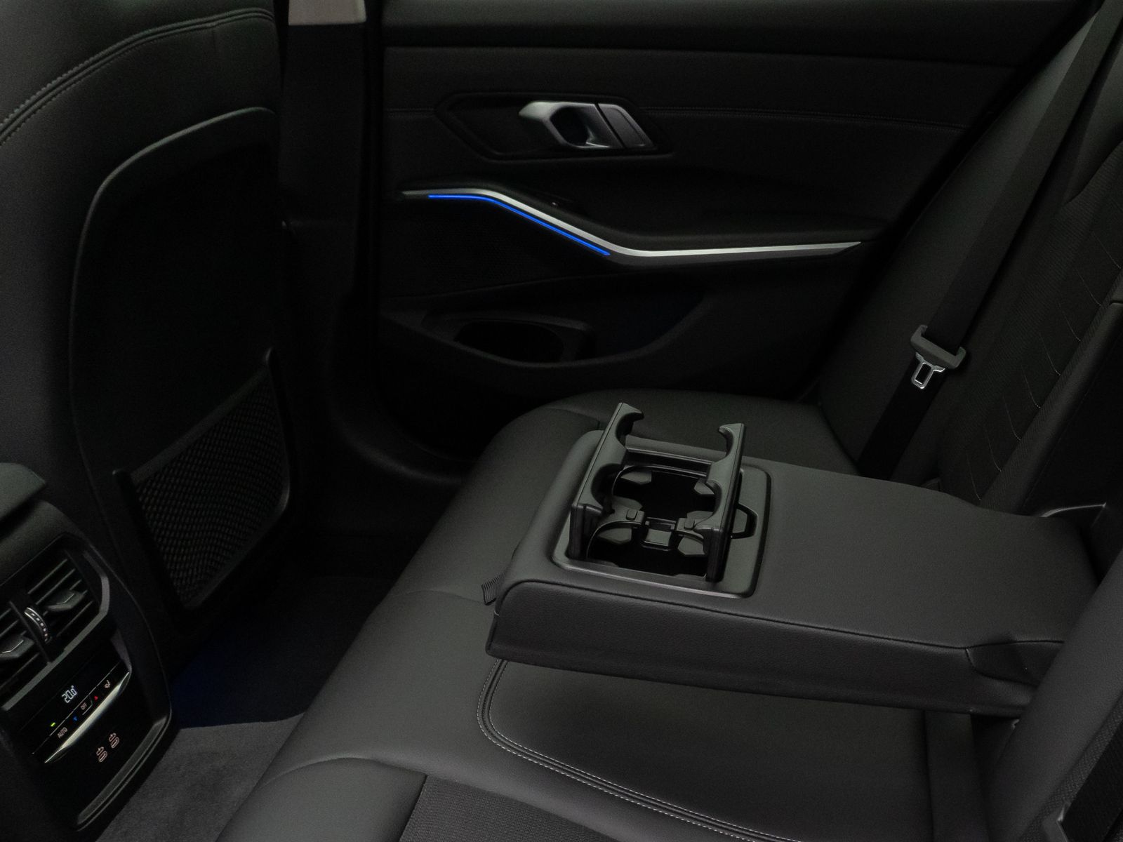 Fahrzeugabbildung BMW 320d SportLine Panorama DAB HiFi Stop&Go Komfort