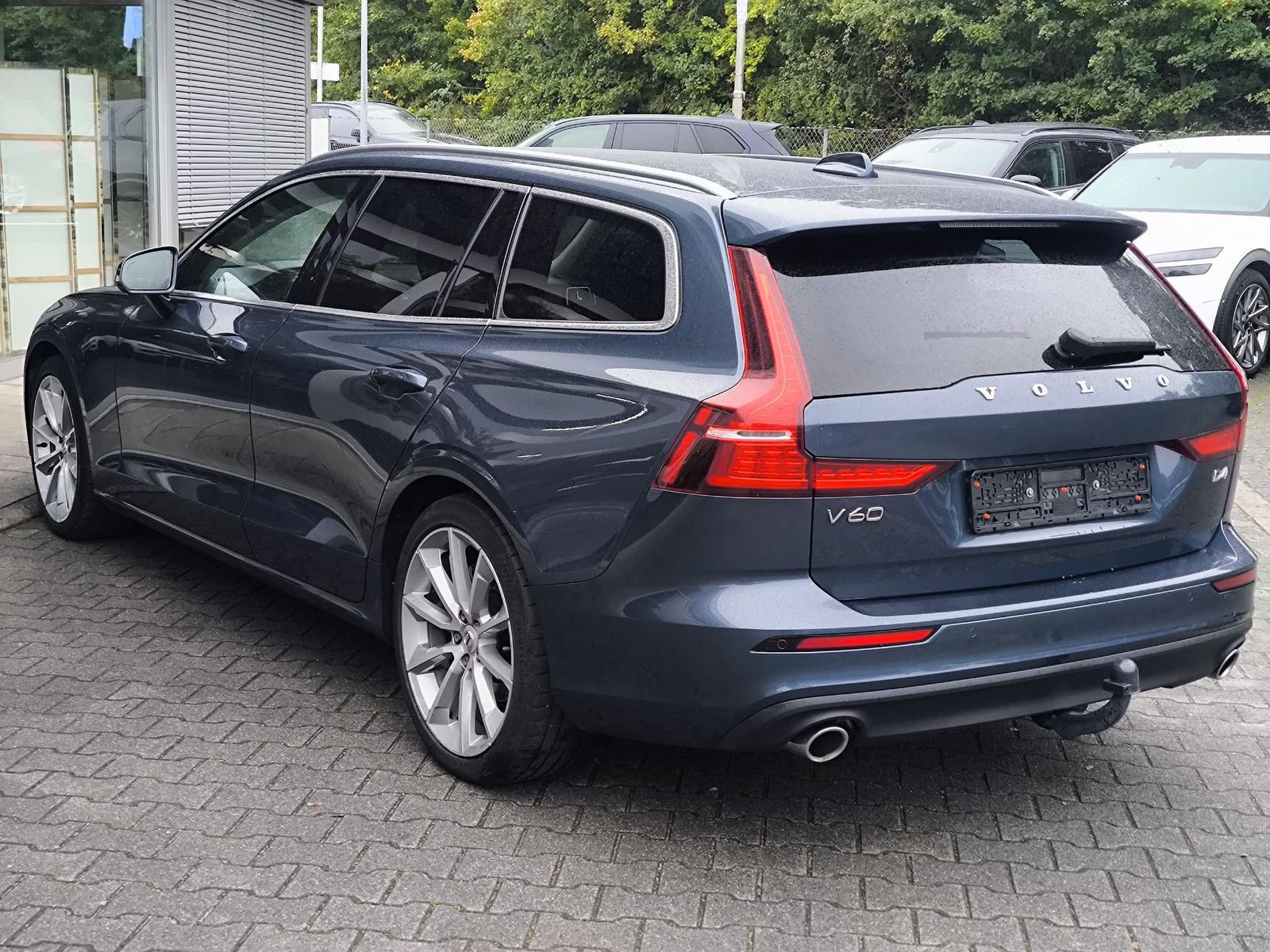 Fahrzeugabbildung Volvo V60 Momentum VIRTU+NAVI+SHZ+LEDER+KAM+TEMP+AHK+
